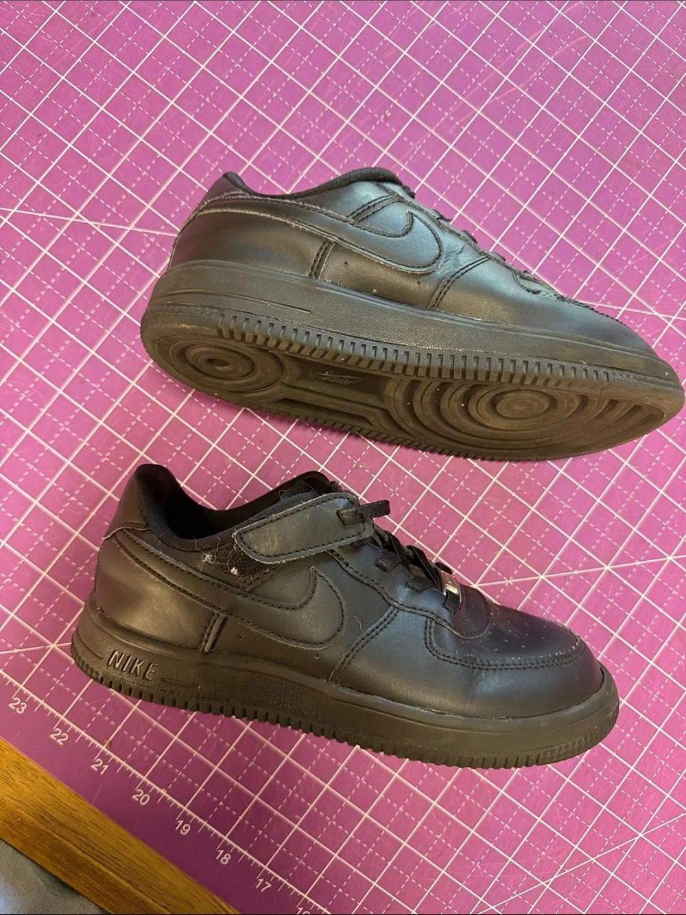 Nike Kids Black Air Force 1 Low-Top Leather Sneakers